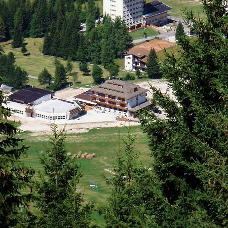 Hotel Cristallo Folgaria Exterior photo